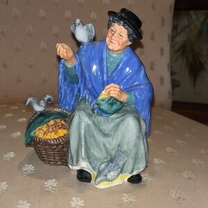 Royal Doulton "Tuppence A Bag" figurine excellent condition